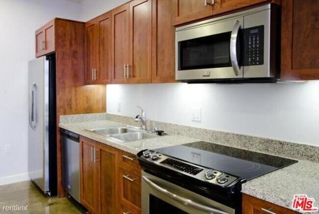 Building Photo - 2 br, 2 bath Condo - 315 W 5th St Apt 814