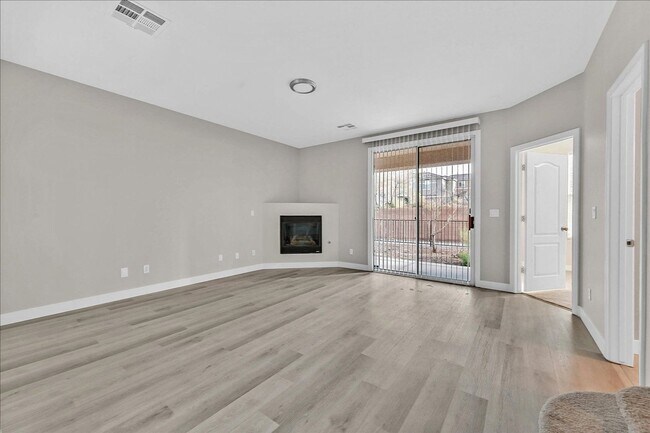 Foto del edificio - Great 4 bedroom home with a spacious kitchen in a great location!