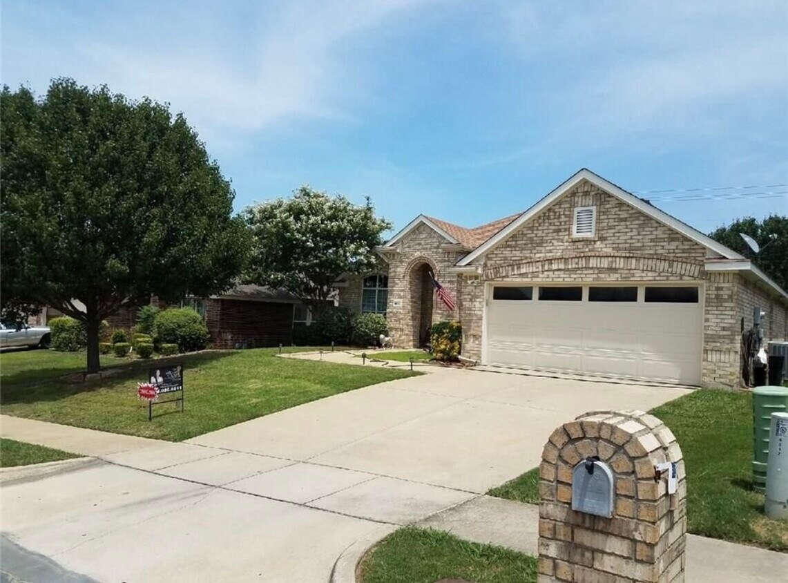 Building Photo - 4521 Clear Lake Ln