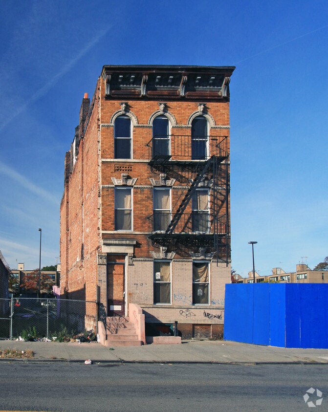Foto principal - 790 Rockaway Ave