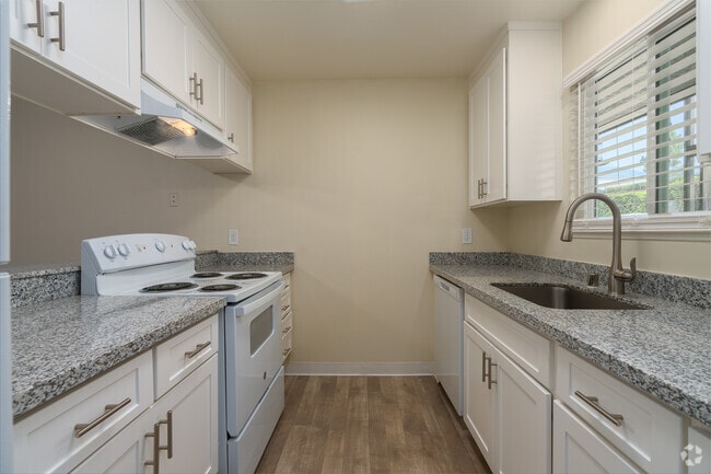 2BR, 1BA - 950 SF - Kitchen - Sierra Gardens