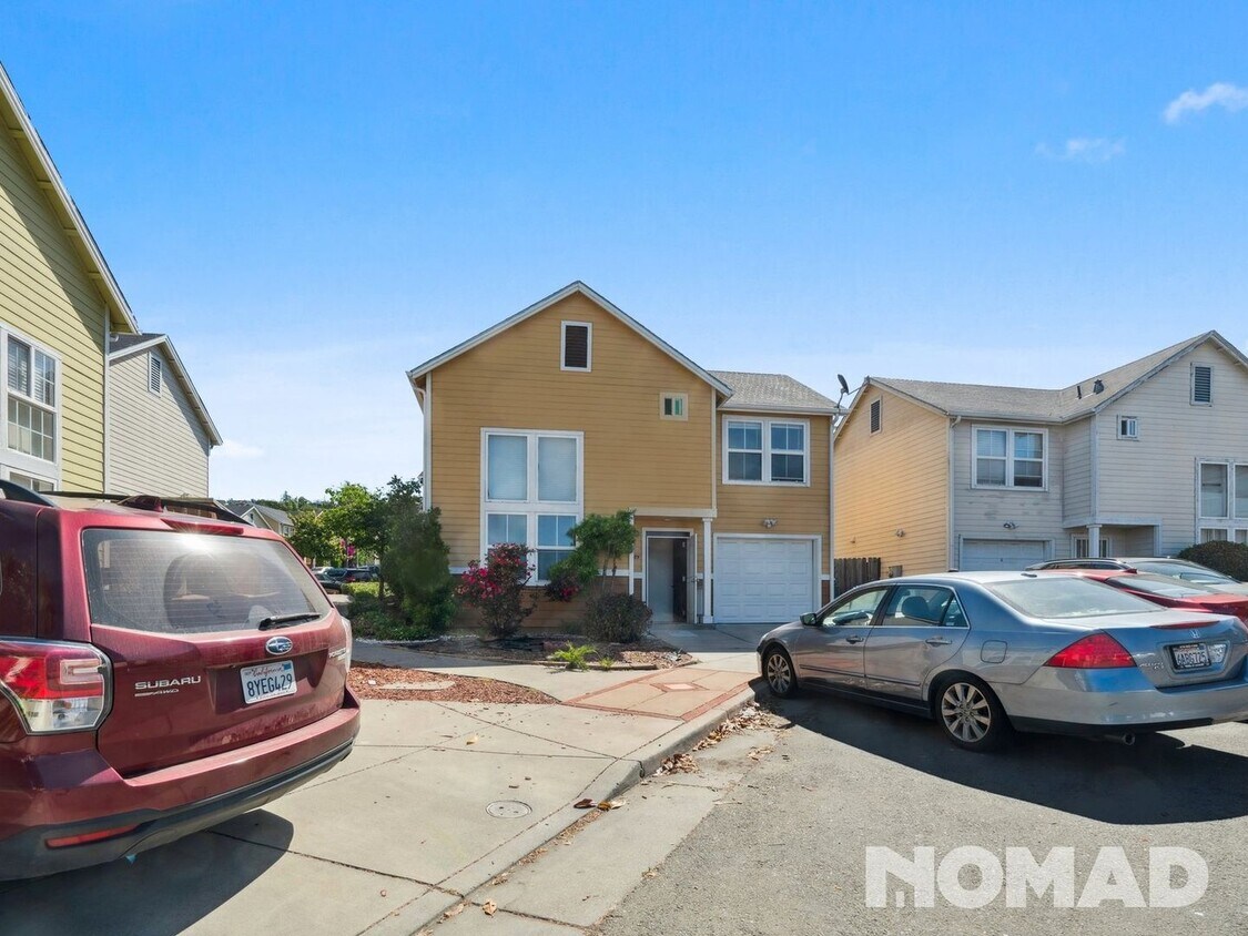 Foto principal - 3 Bedroom Single Family Home in Oakland