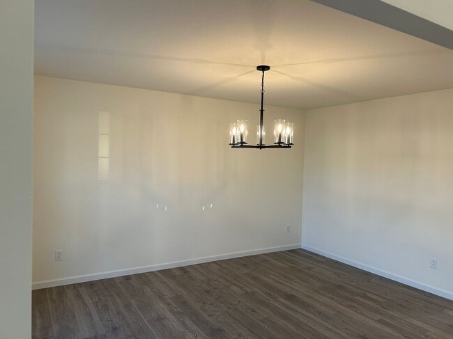 Building Photo - 402 Yellow Rose Ct