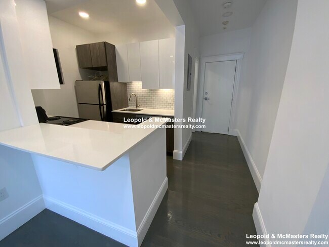 Building Photo - 50 Queensberry St
