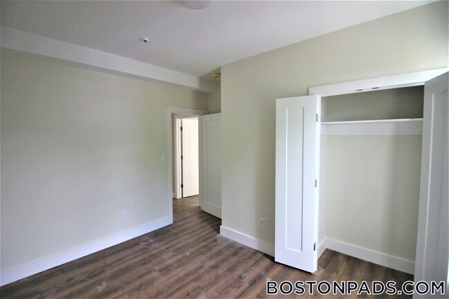 Foto del edificio - 843 Columbia Rd