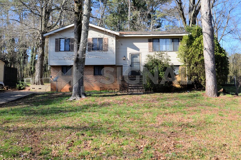 Primary Photo - 1632 Barrington Ln NE