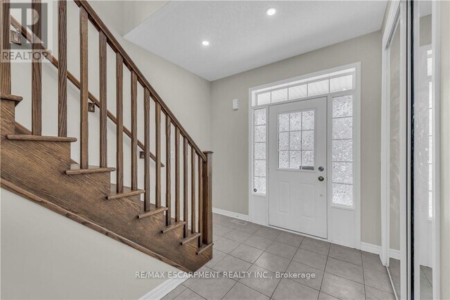 Building Photo - 75 Forest Ridge Ave