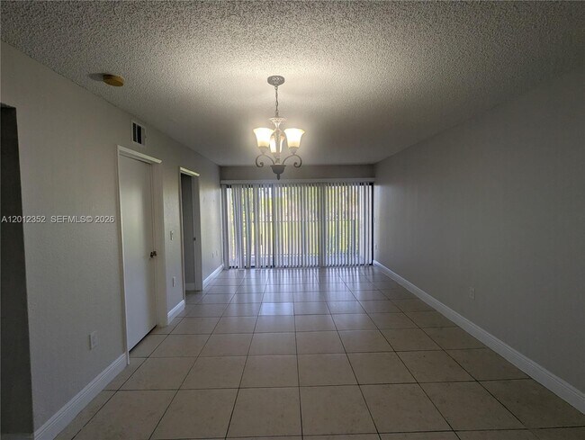 Foto del edificio - 1564 Lake Crystal Dr