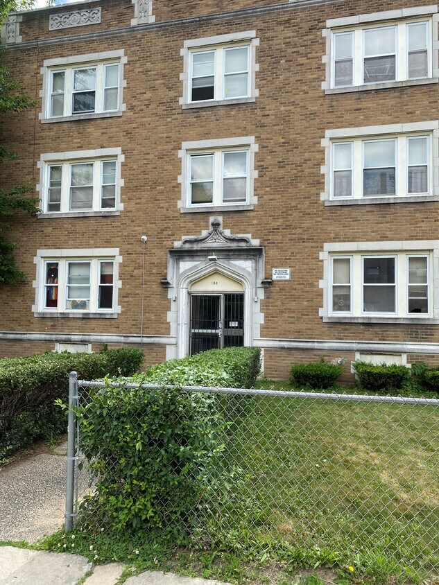 184 Sigourney St, Hartford, CT 06105 Apartments in Hartford, CT