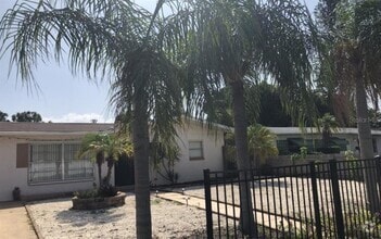 Building Photo - 3680 Whiting Dr SE