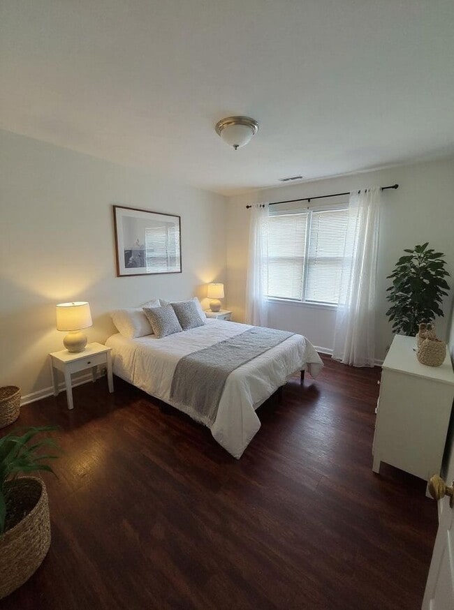 Building Photo - 2BR Apartment Available in Bridgeport! (Wi...