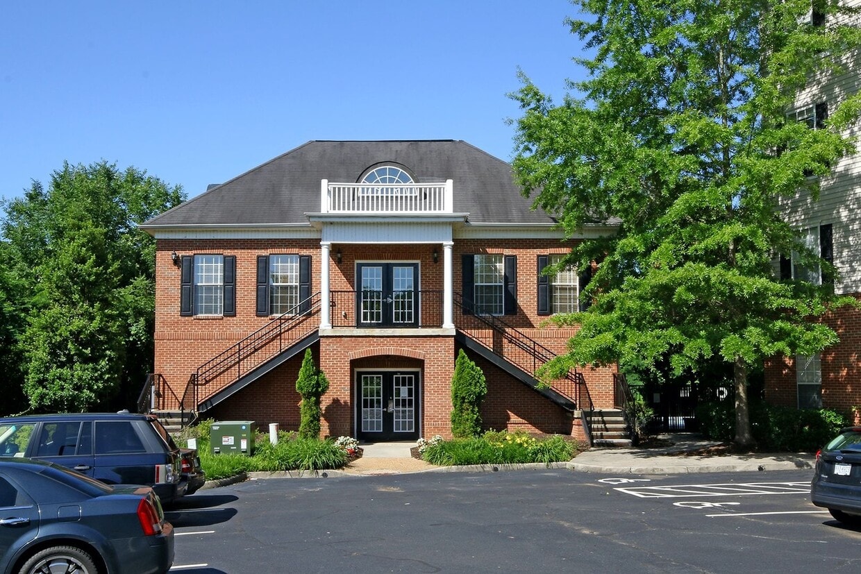 Building Photo - Dog-Friendly Riverbend Condo With Recent U...