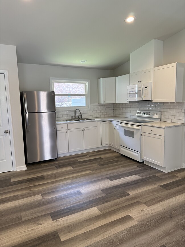 Building Photo - 504 Saunders Pl