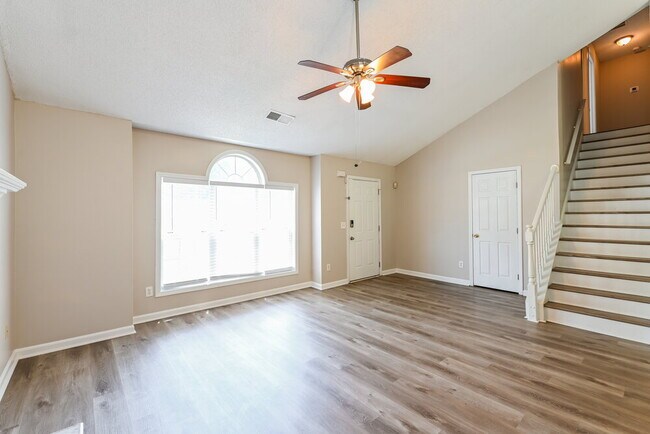 Foto del edificio - 335 Shadetree Ln