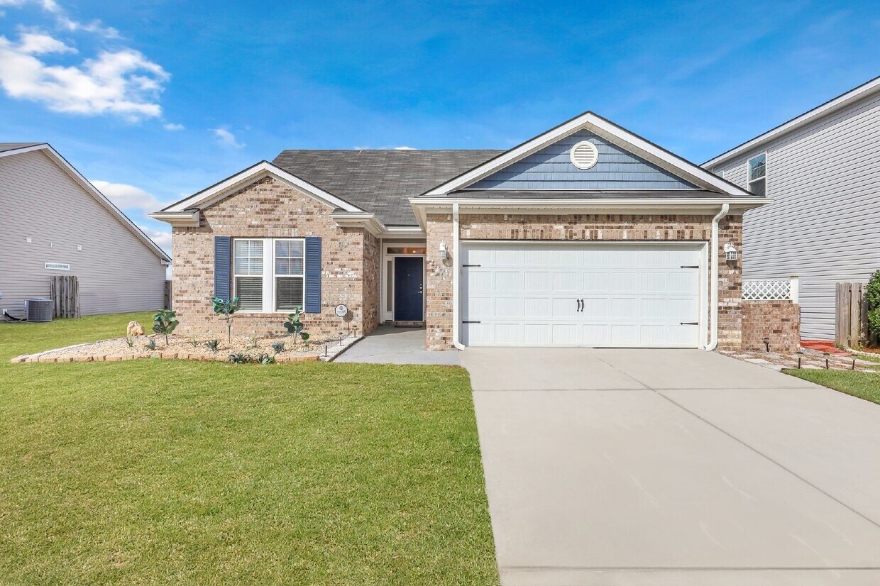 Primary Photo - Executive Home in Convenient Location