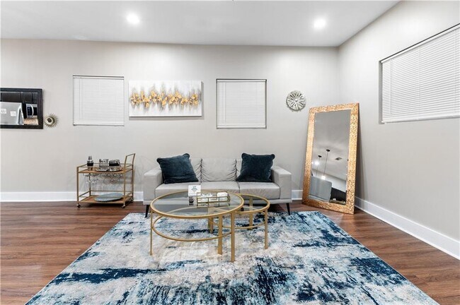 Foto del edificio - 894 Pelham St NW
