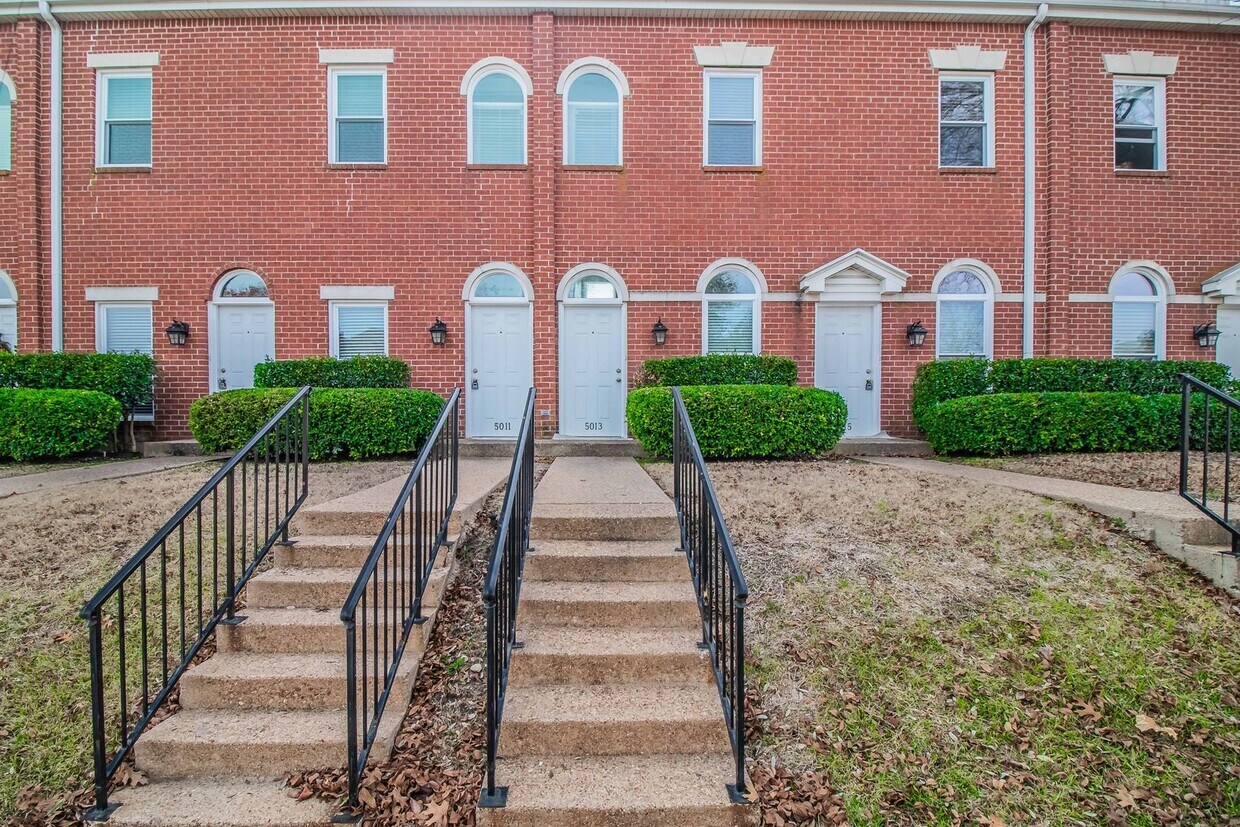 Primary Photo - RENOVATED Birchman Place Townhomes!