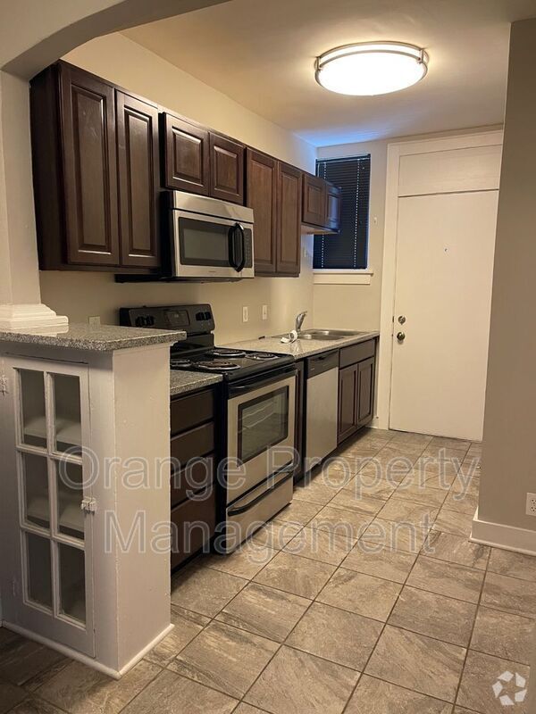Building Photo - 812 N 33rd St