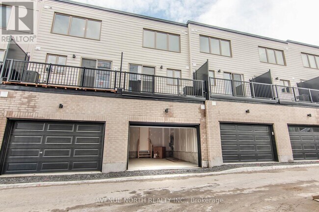 Building Photo - 1404 Hemlock Rd