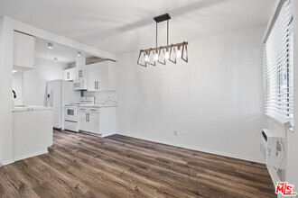 Building Photo - 322 Miraleste Dr