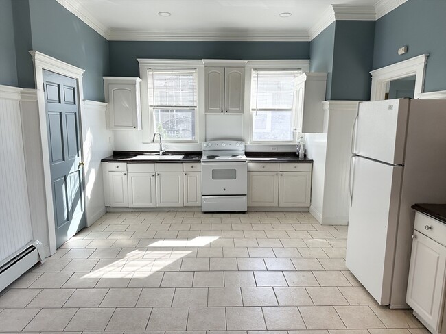 Building Photo - 95 Summer St