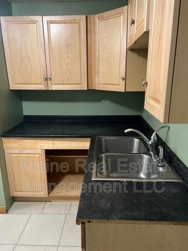 76 Patten St Unit Apt. 2, Bangor, ME 04401 Condo for Rent in Bangor, ME