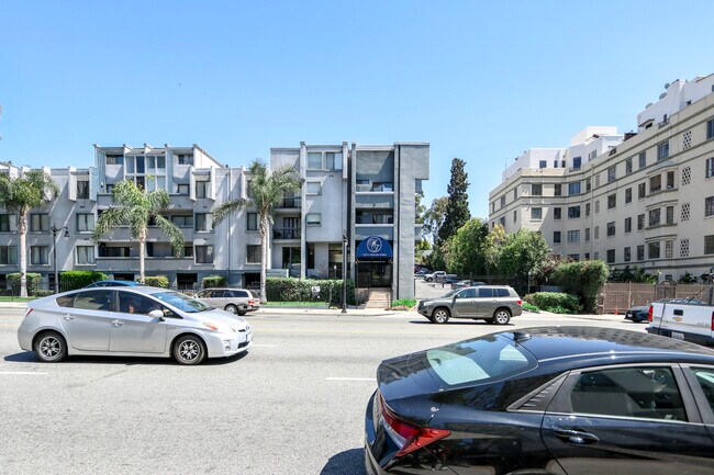Foto del edificio - 1940 N Highland Ave