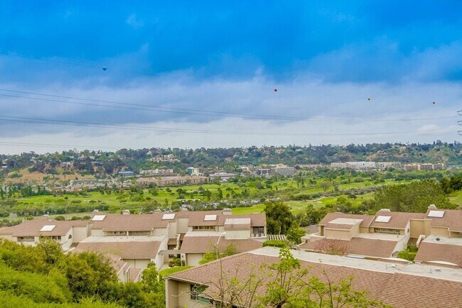 Building Photo - Gorgeous 3 Bedroom House with Views of Mis...