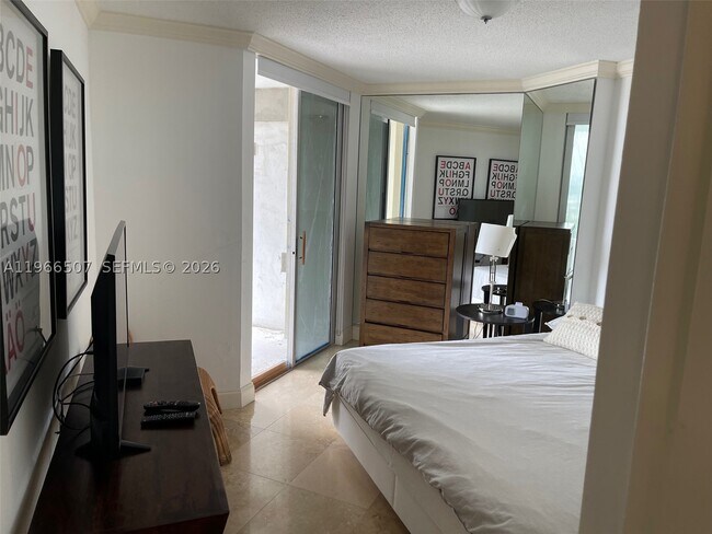 Foto del edificio - 5555 Collins Ave