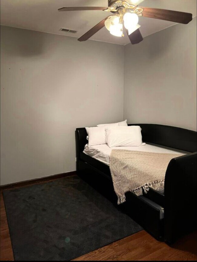 Foto del edificio - 4954-2 W Cullom Ave