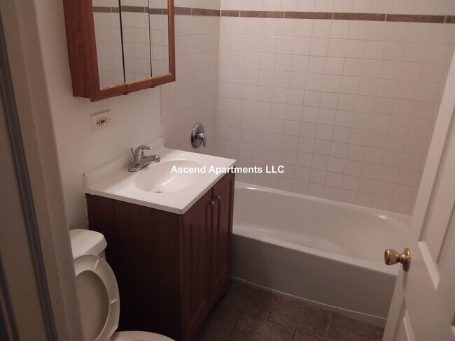Foto del edificio - 2720 E 75th St
