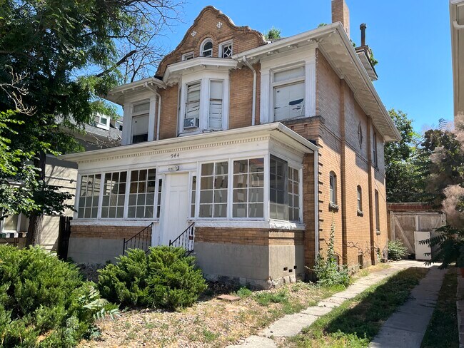 Building Photo - 944 N Downing St