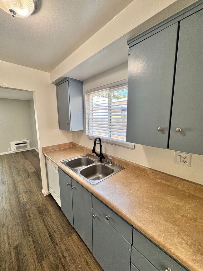 Foto del edificio - 4321 Green Ave