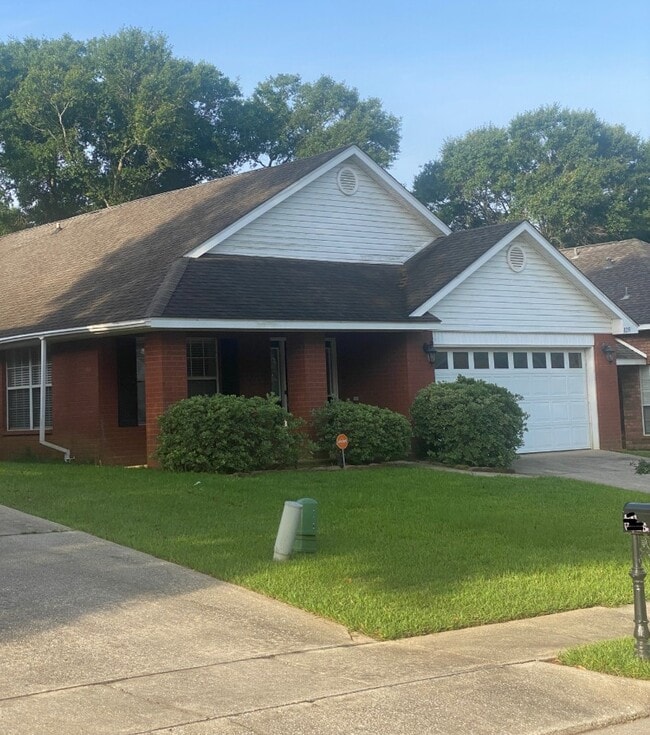 Foto del edificio - 8251 Magnolia Village Dr N