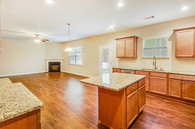 Building Photo - 117 Rippling Water Dr