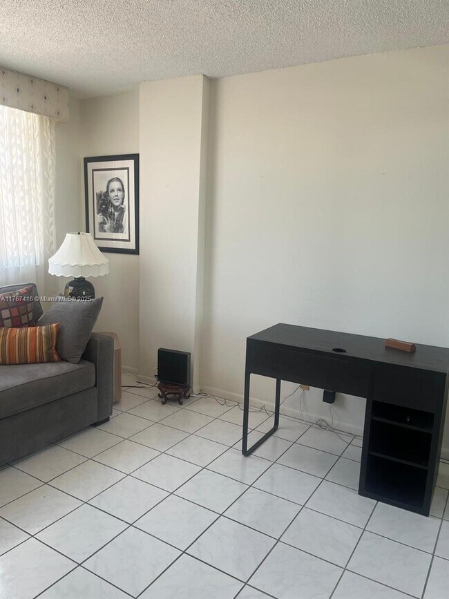 Foto del edificio - 3113 S Ocean Dr