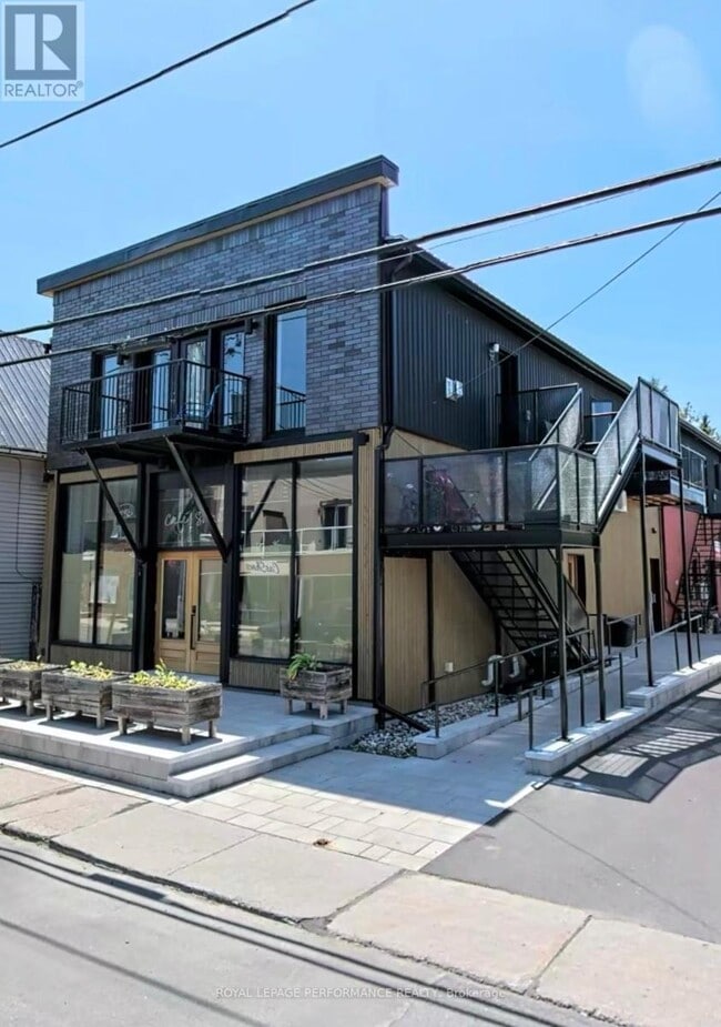 Building Photo - 739 Principale St