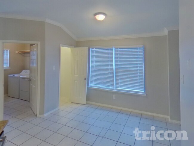 Building Photo - 716 Sequoia Dr