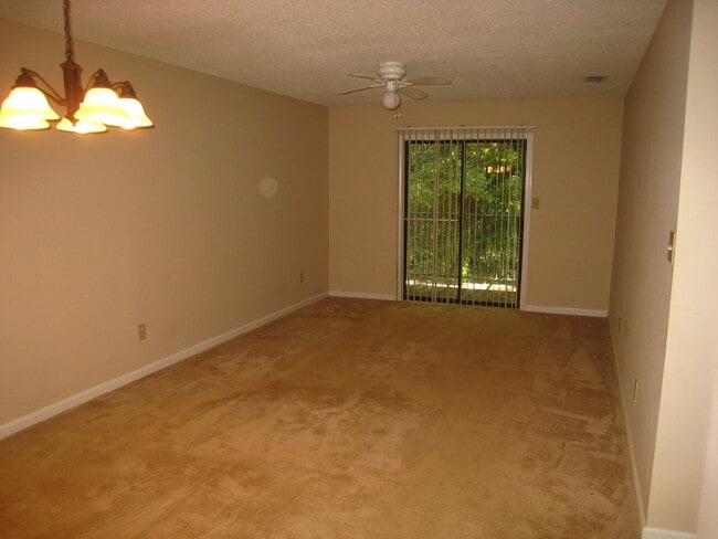 Building Photo - Winfield Chase Apartments