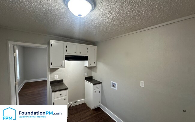 Foto del edificio - 1596 Barton St