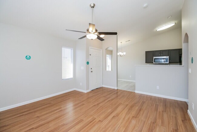 Foto del edificio - 16583 W Moreland St