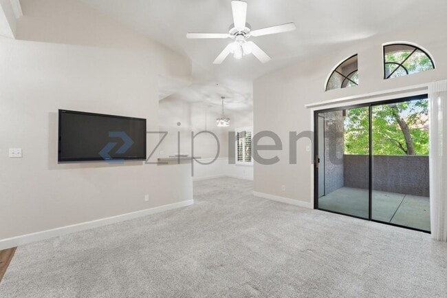 Building Photo - Unit 212