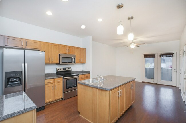 Building Photo - 3718 Lausanne Dr