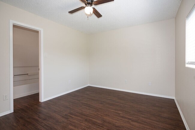 Foto del edificio - Welcome to your new home at our charming property!