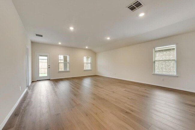 Building Photo - 2909 Jasmine Dr