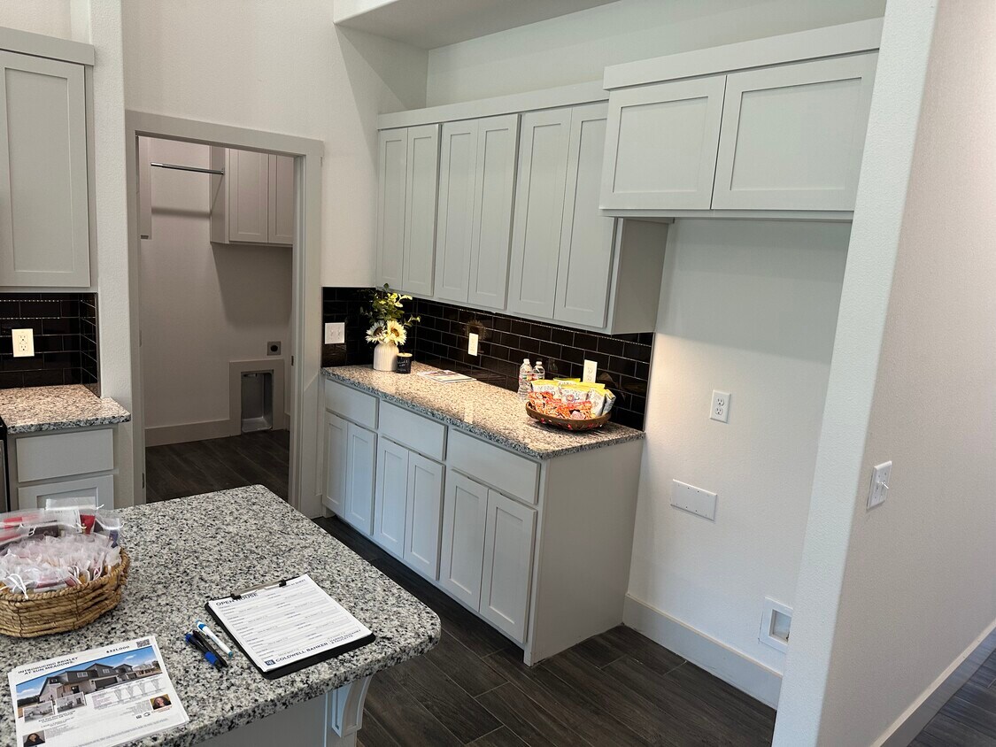 Foto del edificio - 712 Sun Meadows Loop