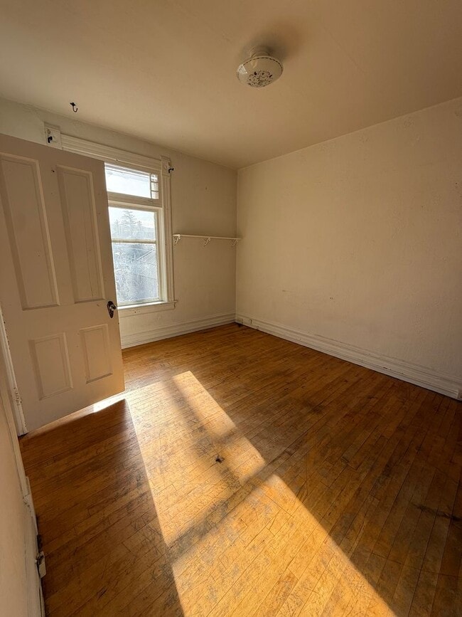 Building Photo - 207 S Crystal St