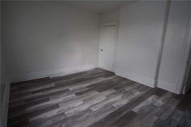 Building Photo - 224 Stamm Ave