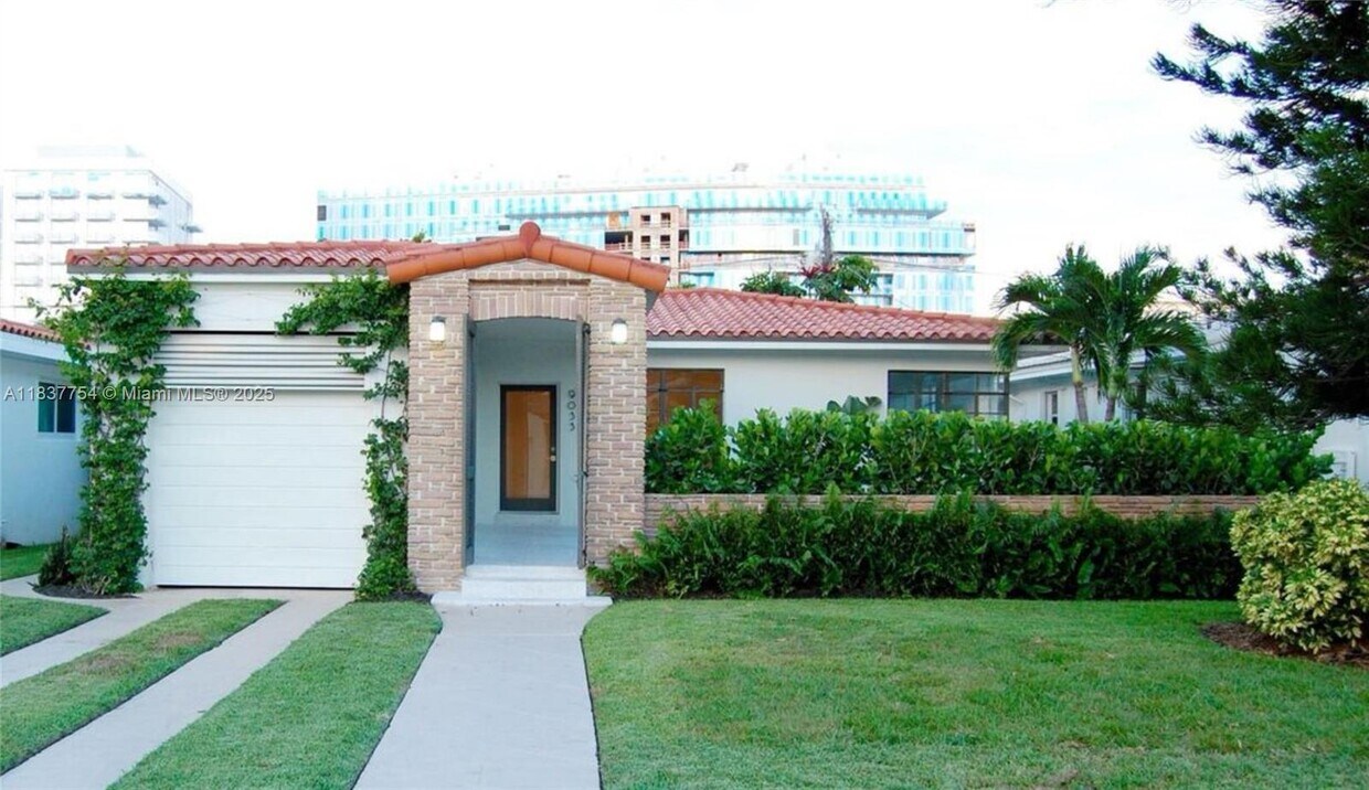 Foto principal - 9033 Abbott Ave