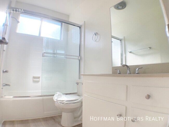Building Photo - 1415 Bundy Dr